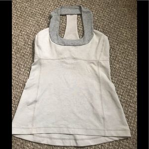 Lululemon Tank 🎀 Size 6 😊